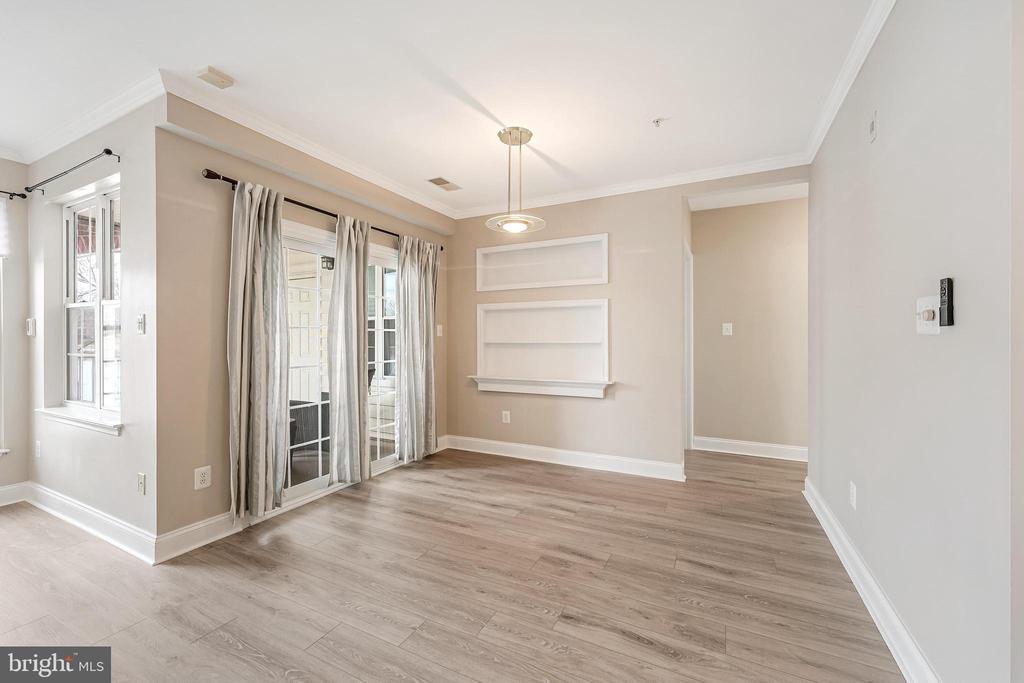 25280 LAKE SHORE SQUARE 102