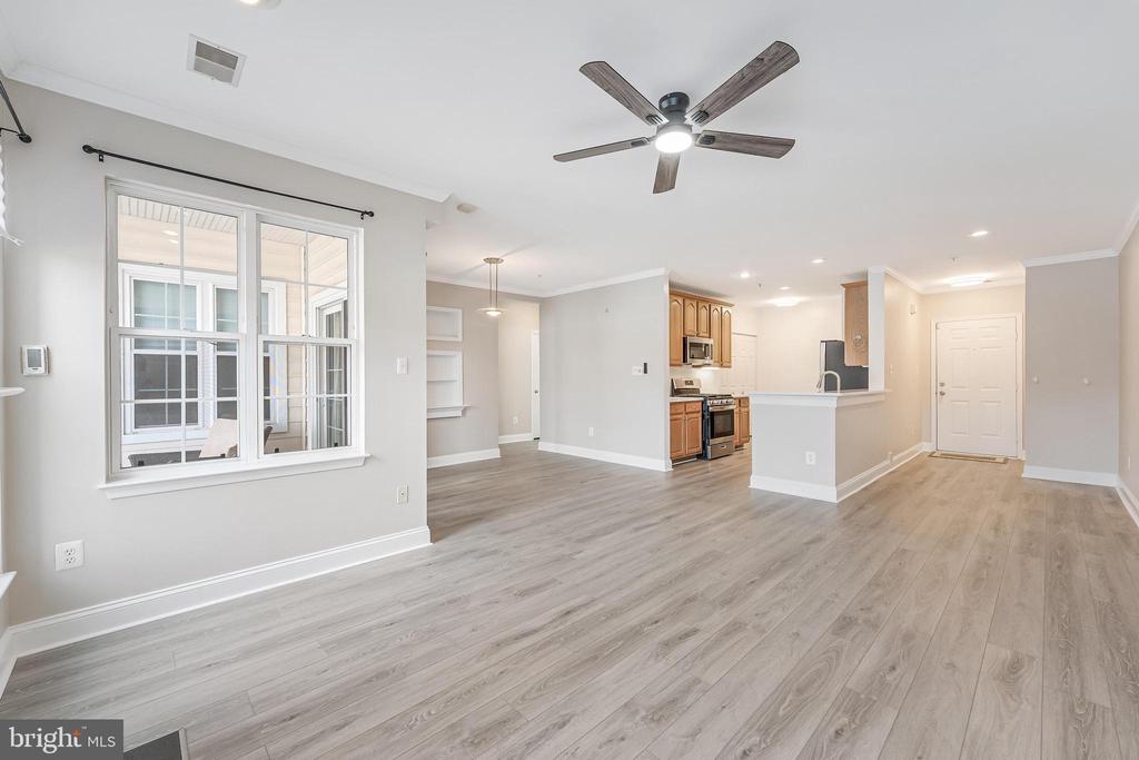 25280 LAKE SHORE SQUARE 102