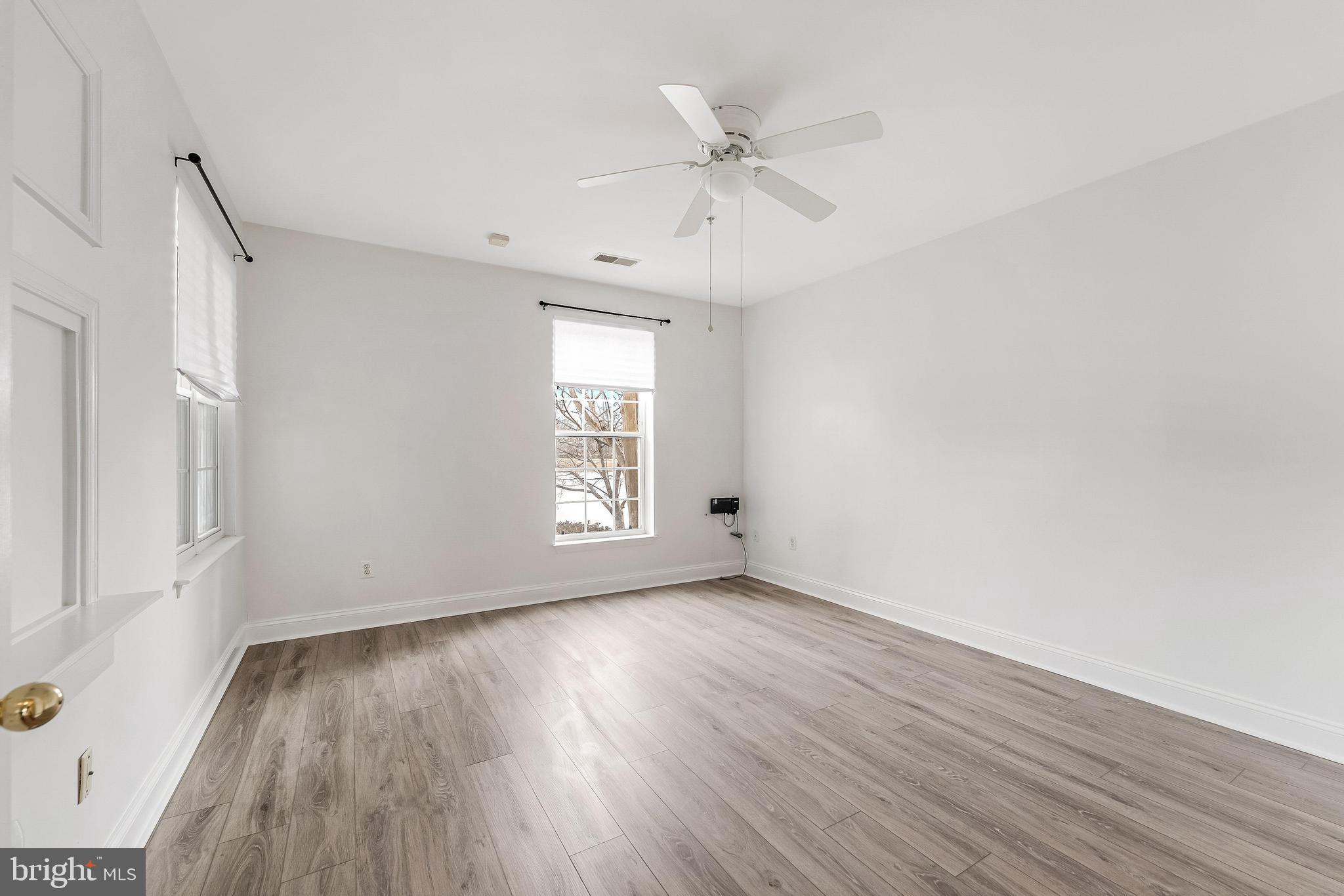 25280 LAKE SHORE SQUARE 102