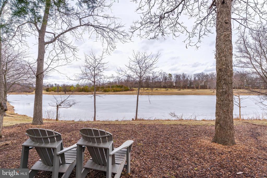 25280 LAKE SHORE SQUARE 102