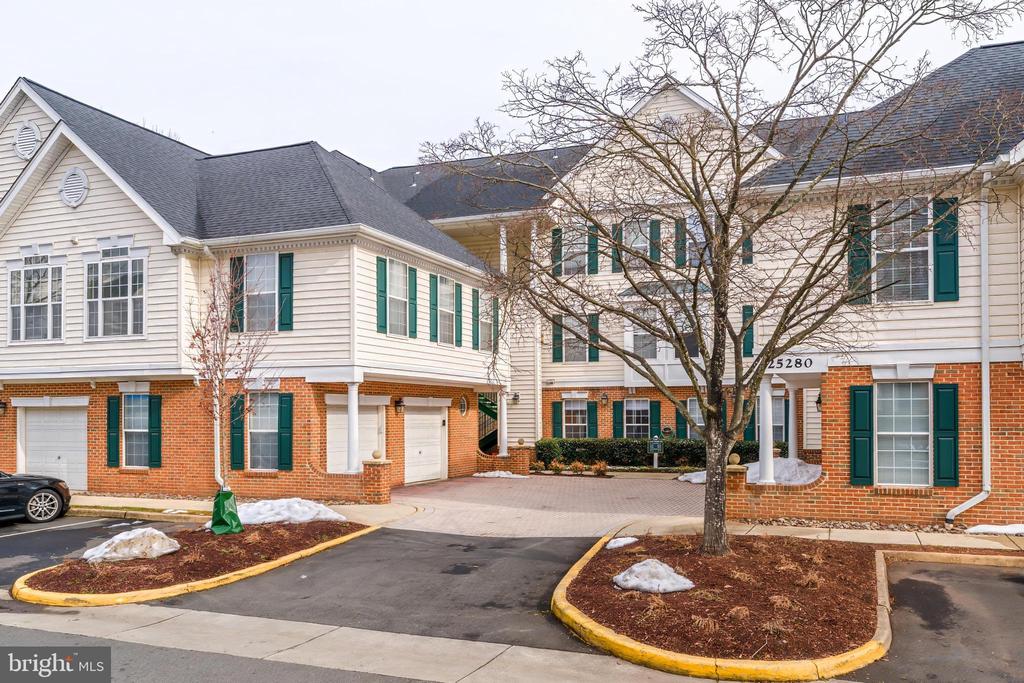 25280 LAKE SHORE SQUARE 102