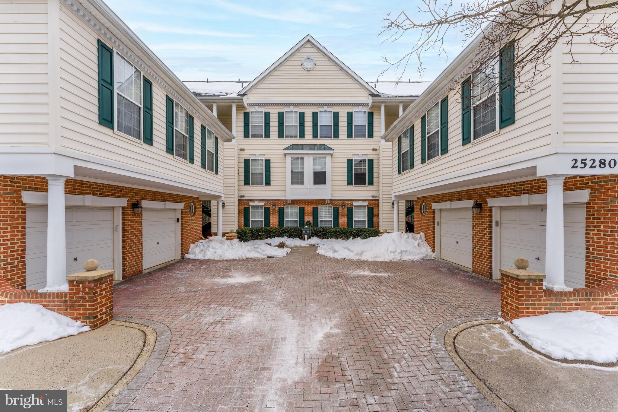 25280 LAKE SHORE SQUARE 102