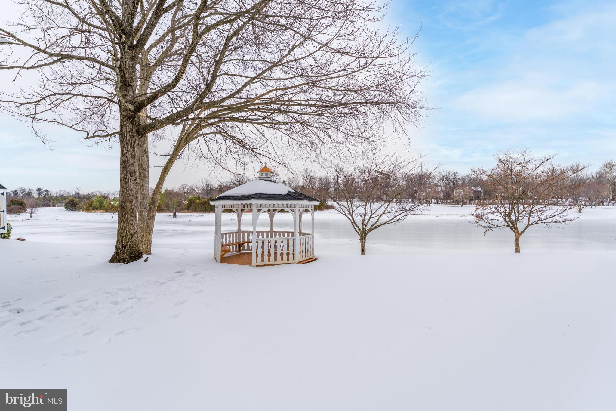 25280 LAKE SHORE SQUARE 102