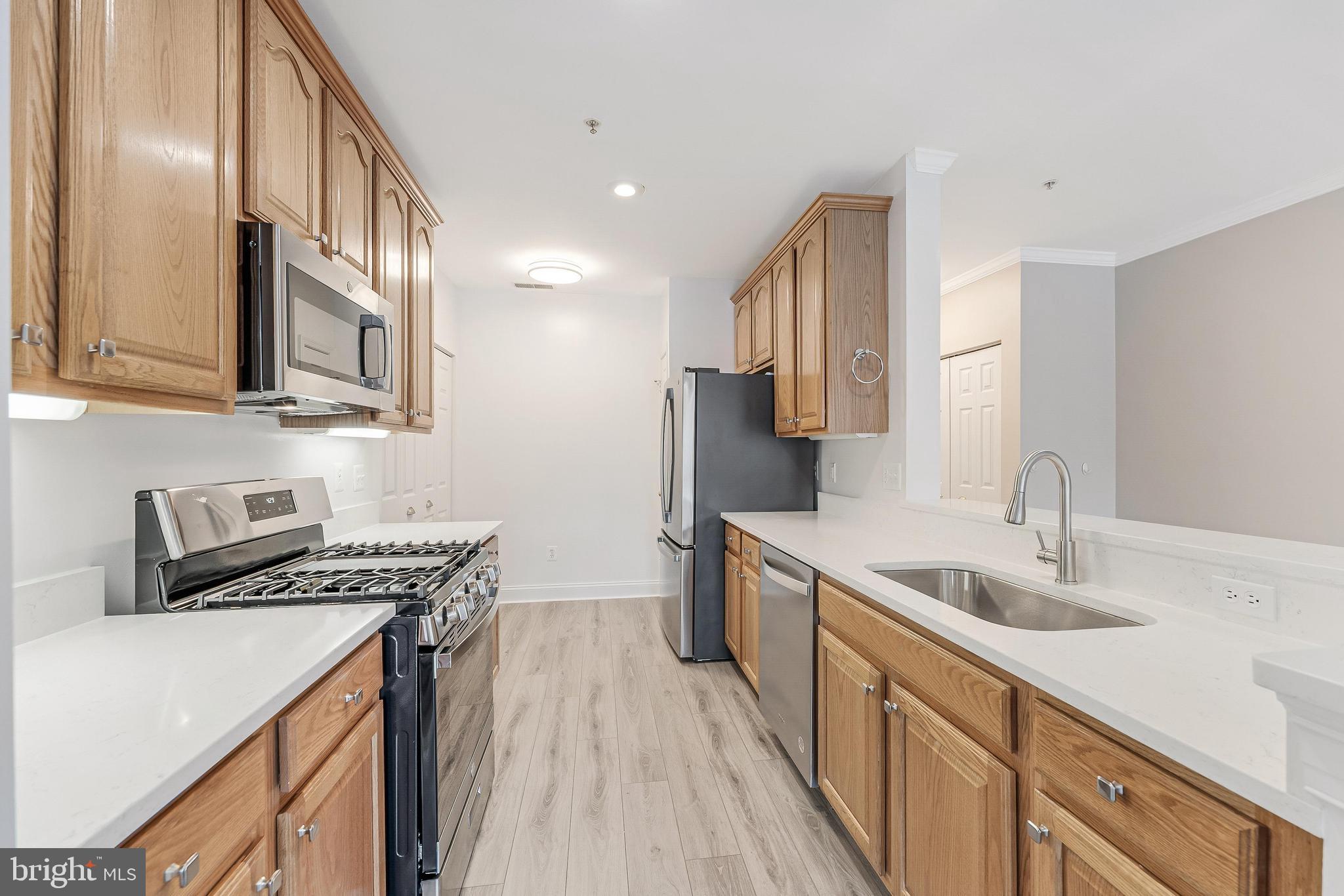 25280 LAKE SHORE SQUARE 102