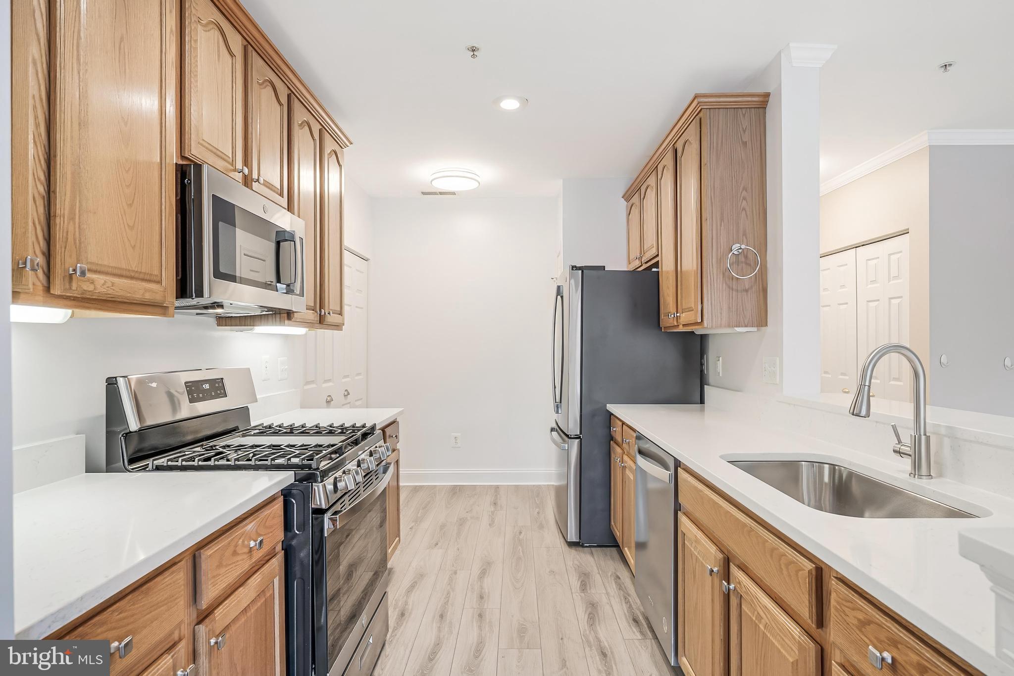 25280 LAKE SHORE SQUARE 102