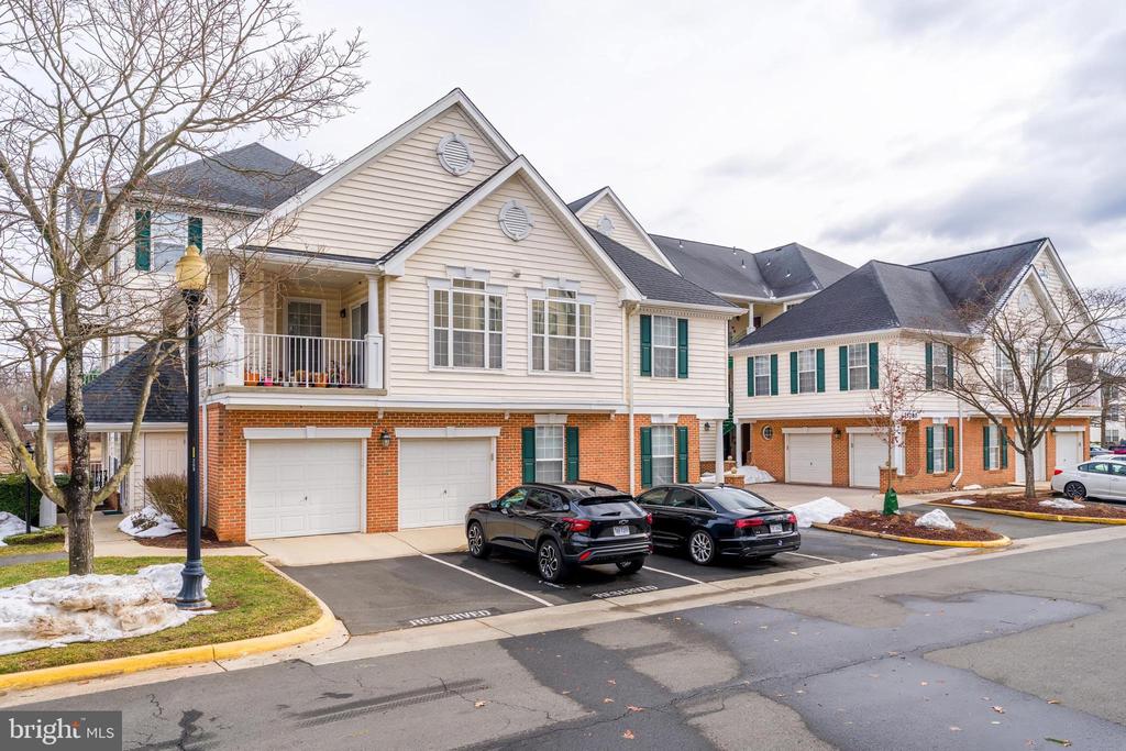 25280 LAKE SHORE SQUARE 102