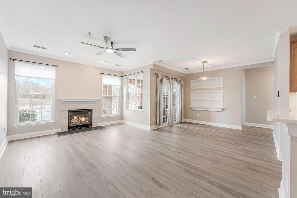 25280 LAKE SHORE SQUARE 102
