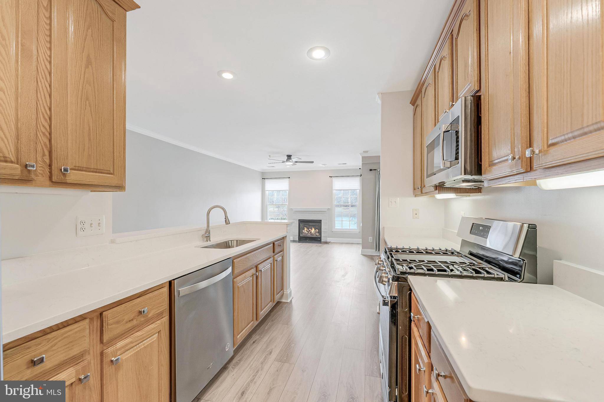 25280 LAKE SHORE SQUARE 102