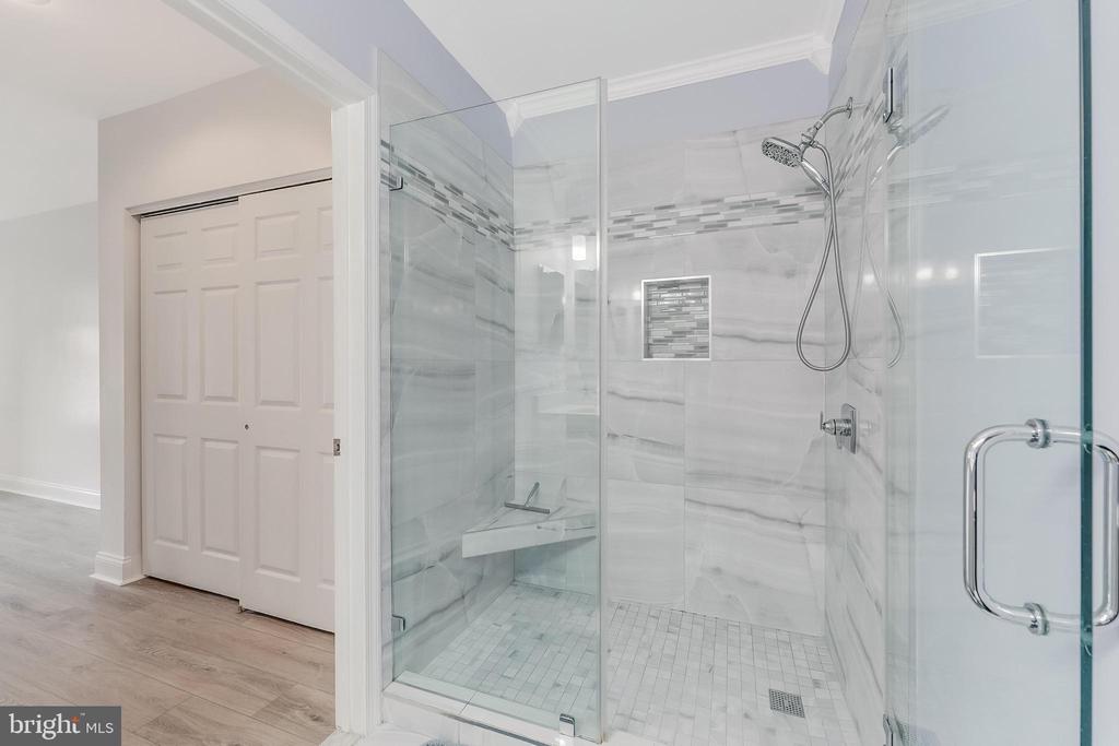 25280 LAKE SHORE SQUARE 102