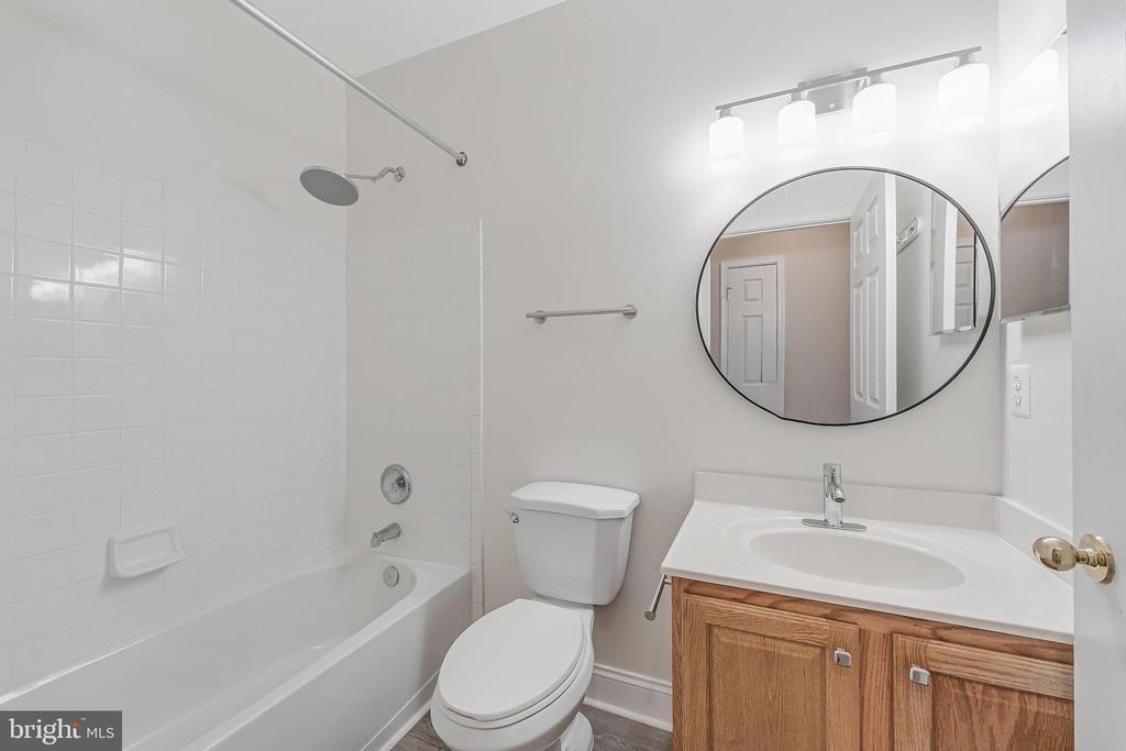 25280 LAKE SHORE SQUARE 102