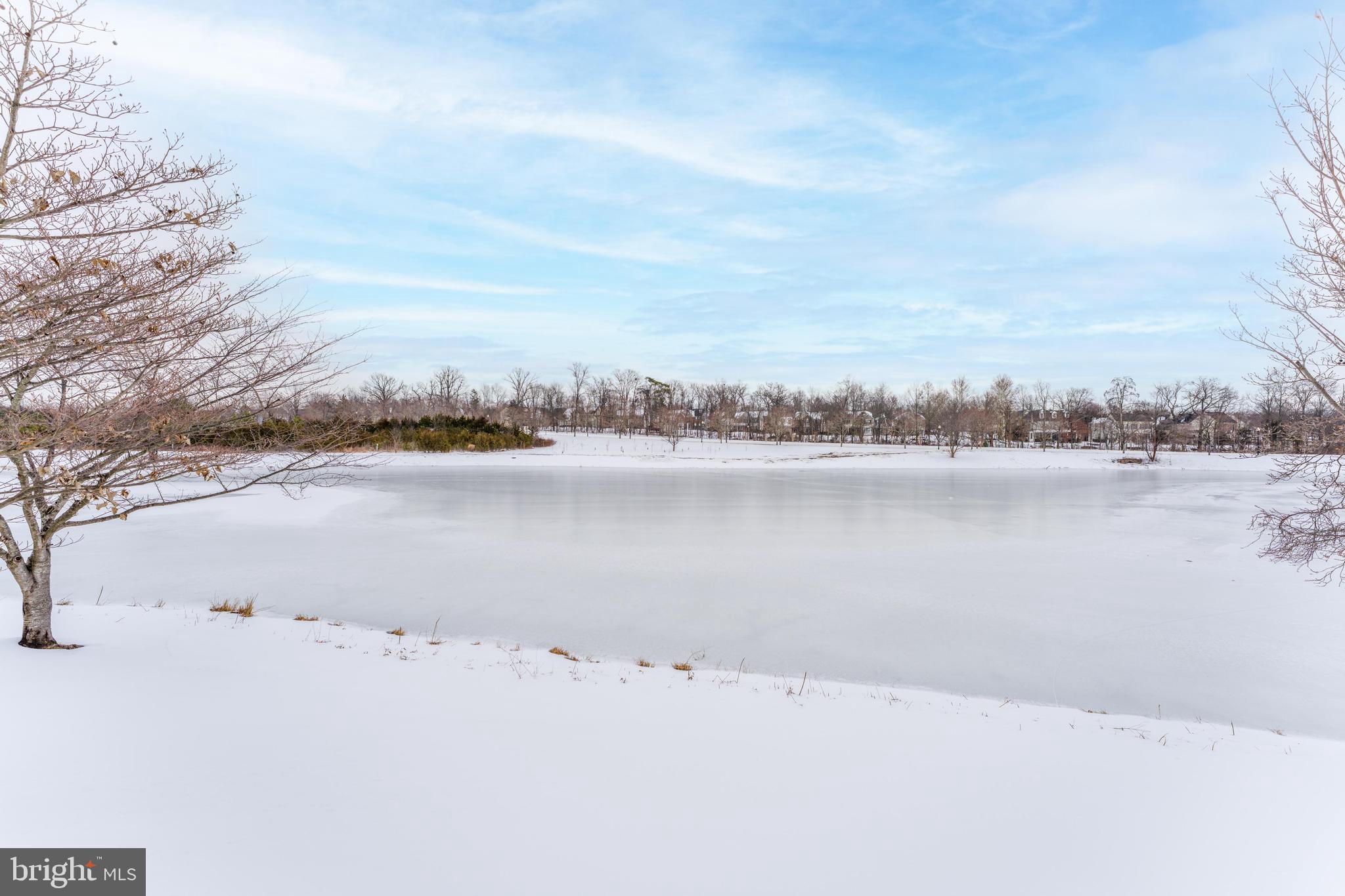 25280 LAKE SHORE SQUARE 102