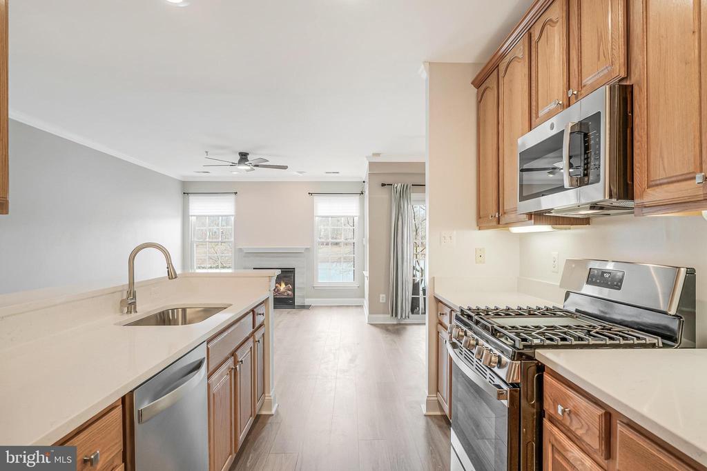 25280 LAKE SHORE SQUARE 102