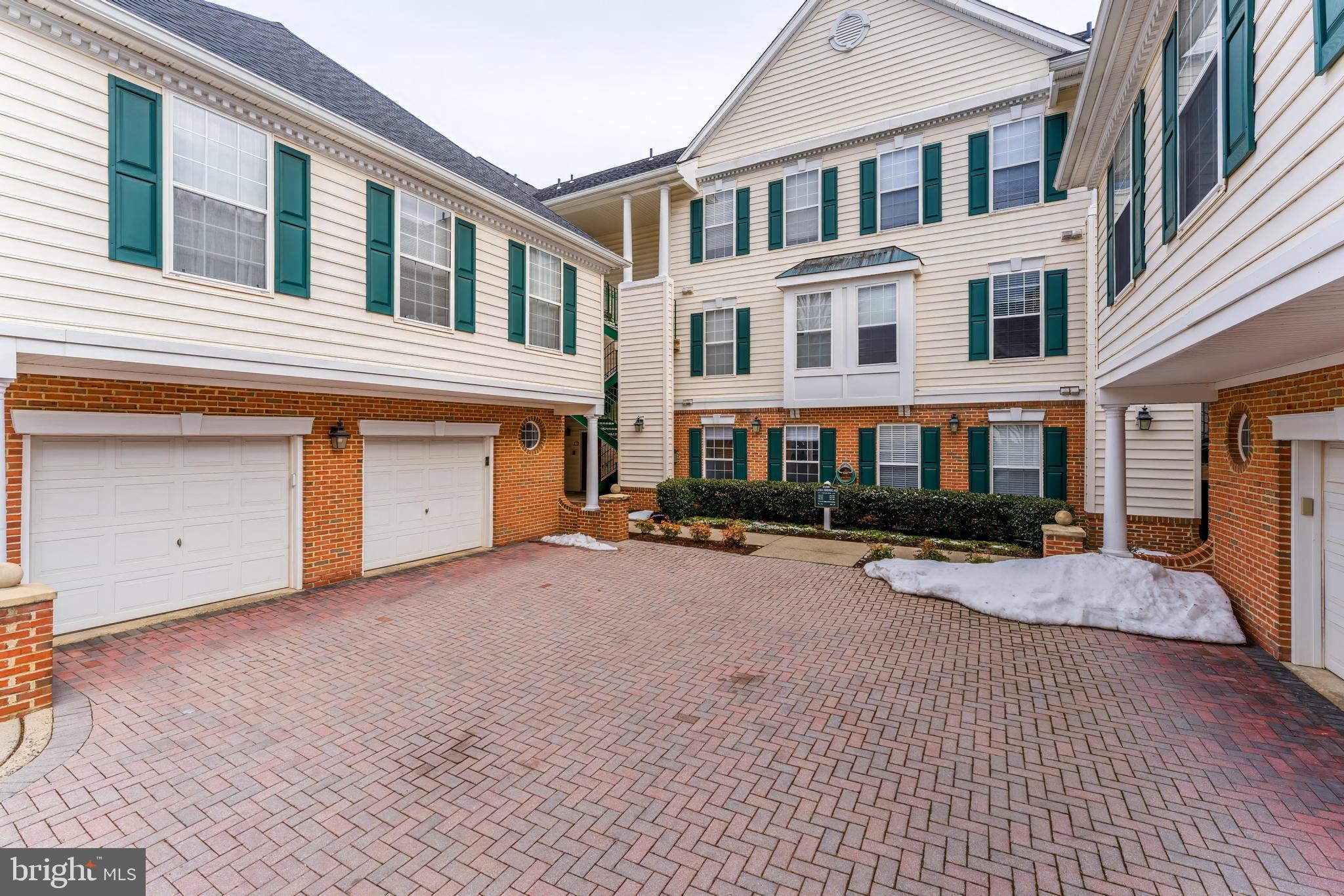 25280 LAKE SHORE SQUARE 102