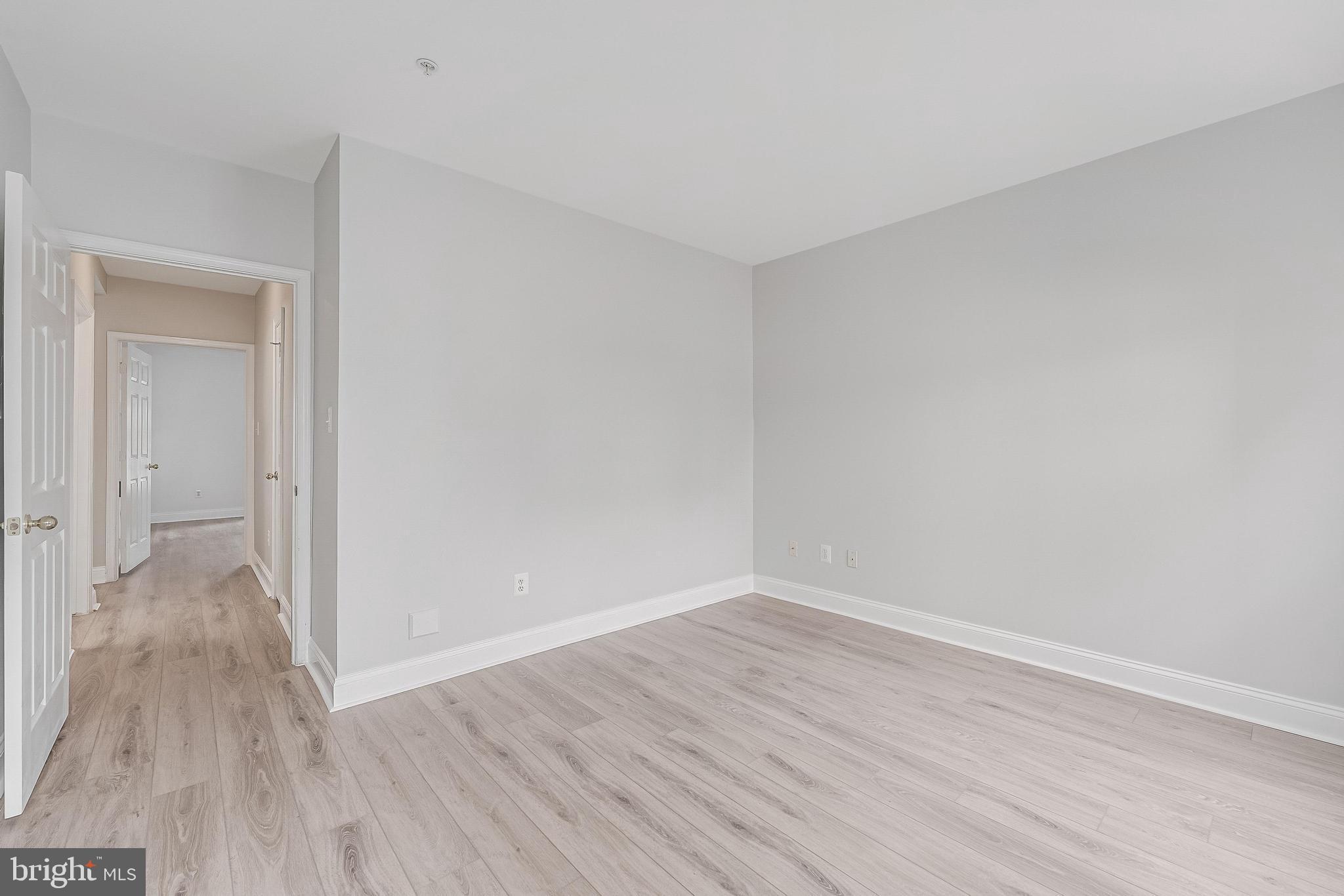 25280 LAKE SHORE SQUARE 102