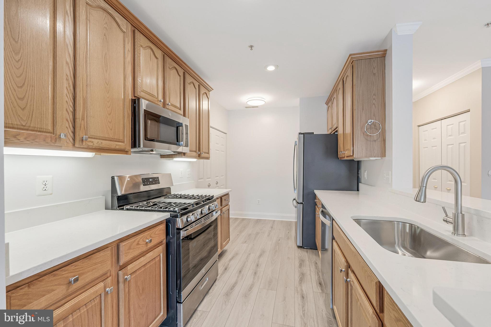 25280 LAKE SHORE SQUARE 102