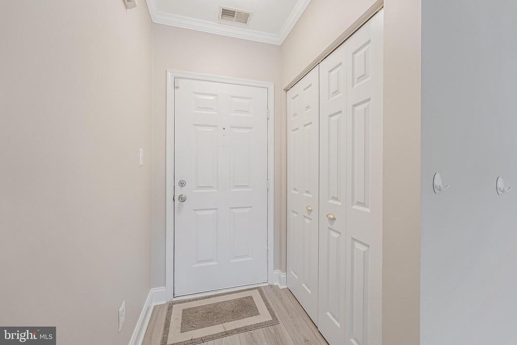 25280 LAKE SHORE SQUARE 102
