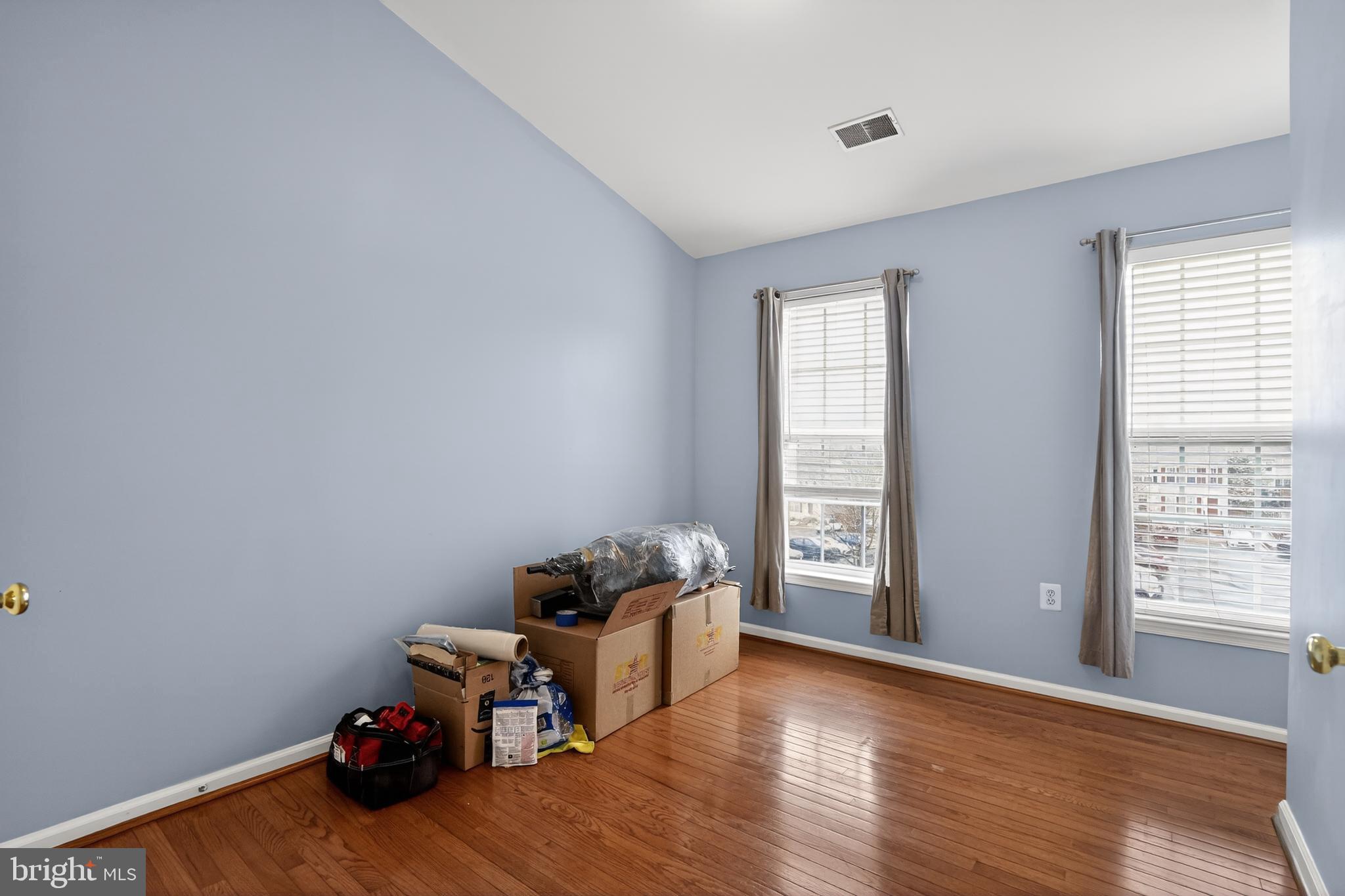 448 PEARLBUSH SQUARE NE