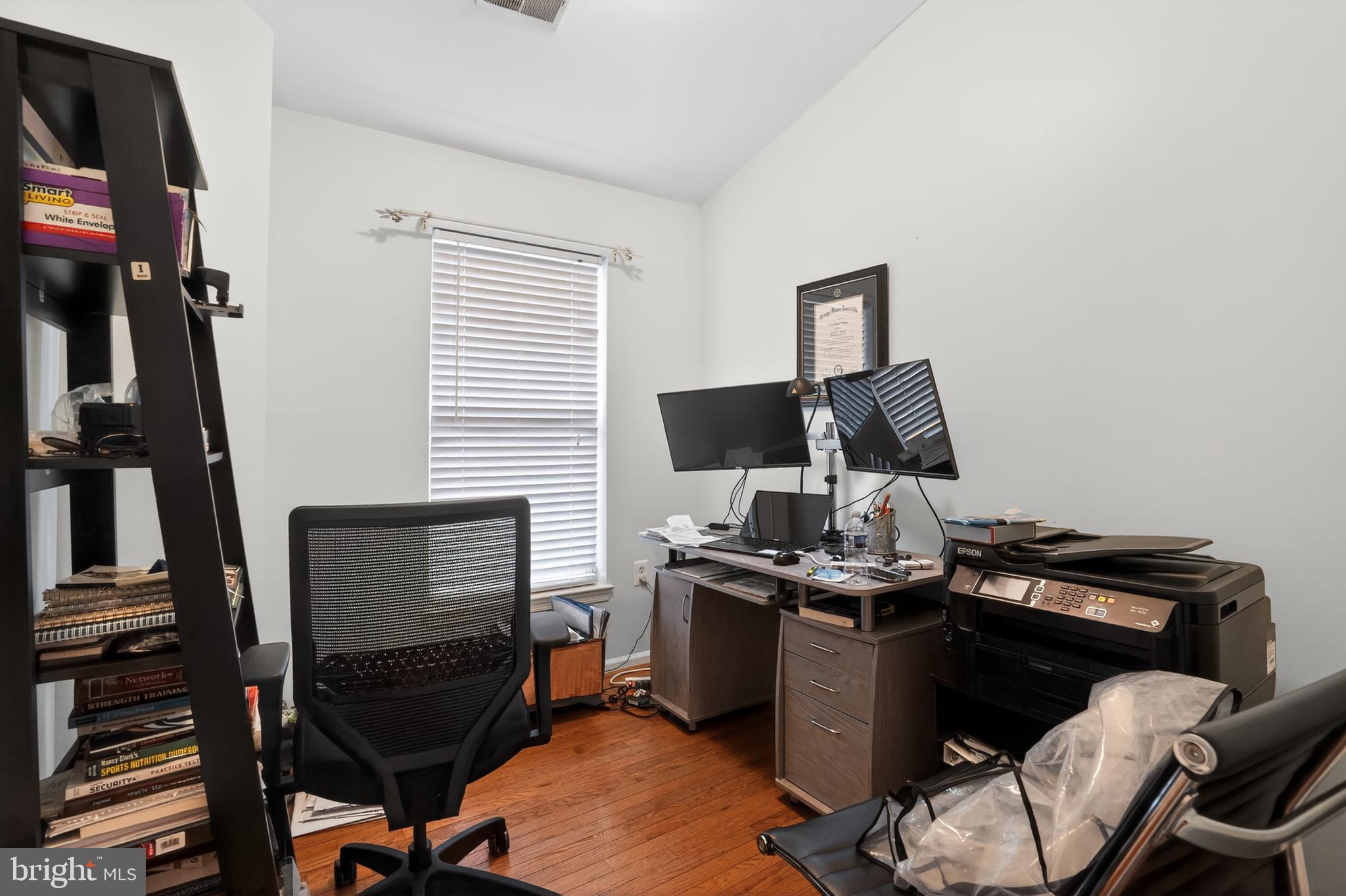 448 PEARLBUSH SQUARE NE