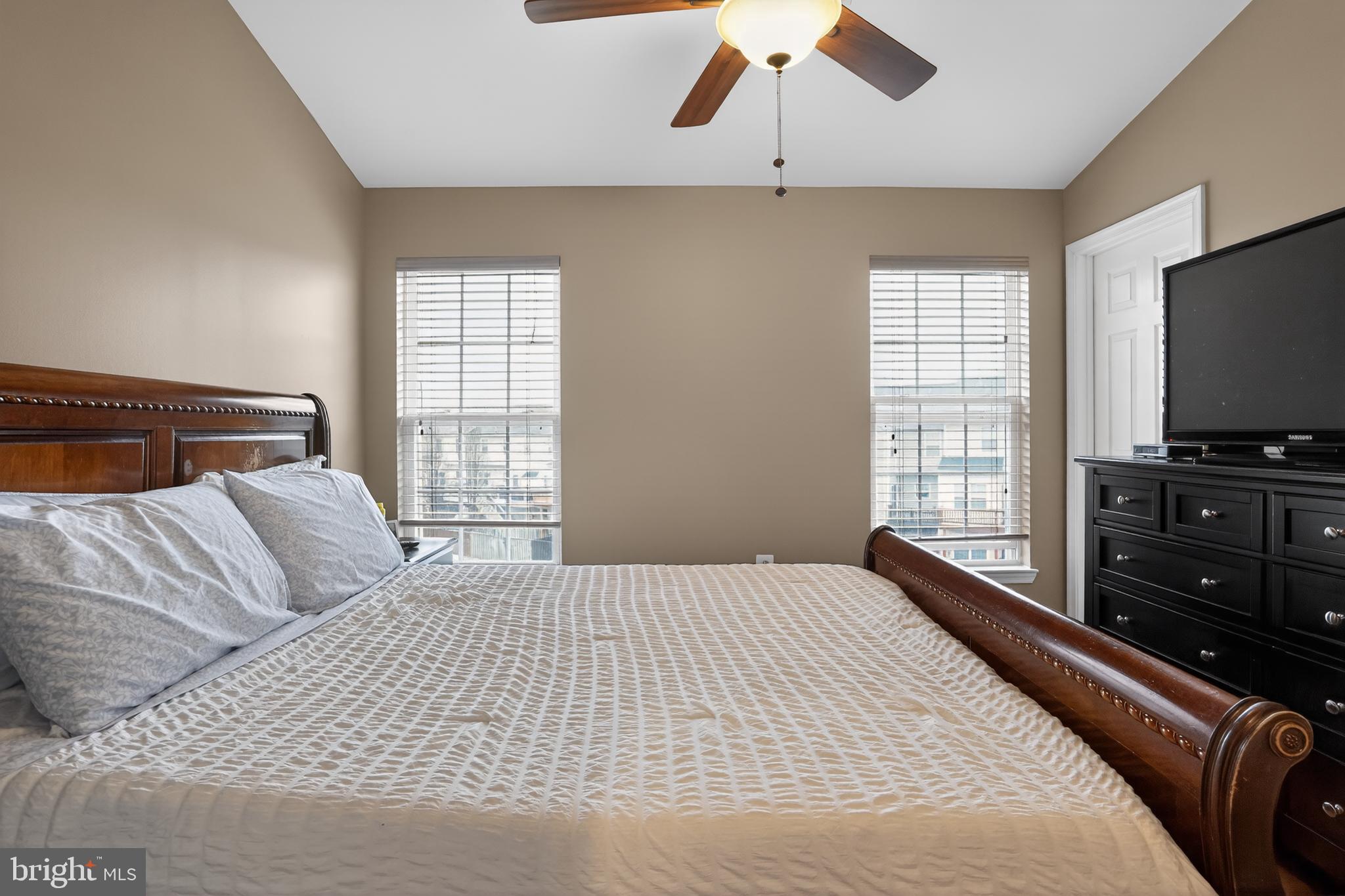 448 PEARLBUSH SQUARE NE