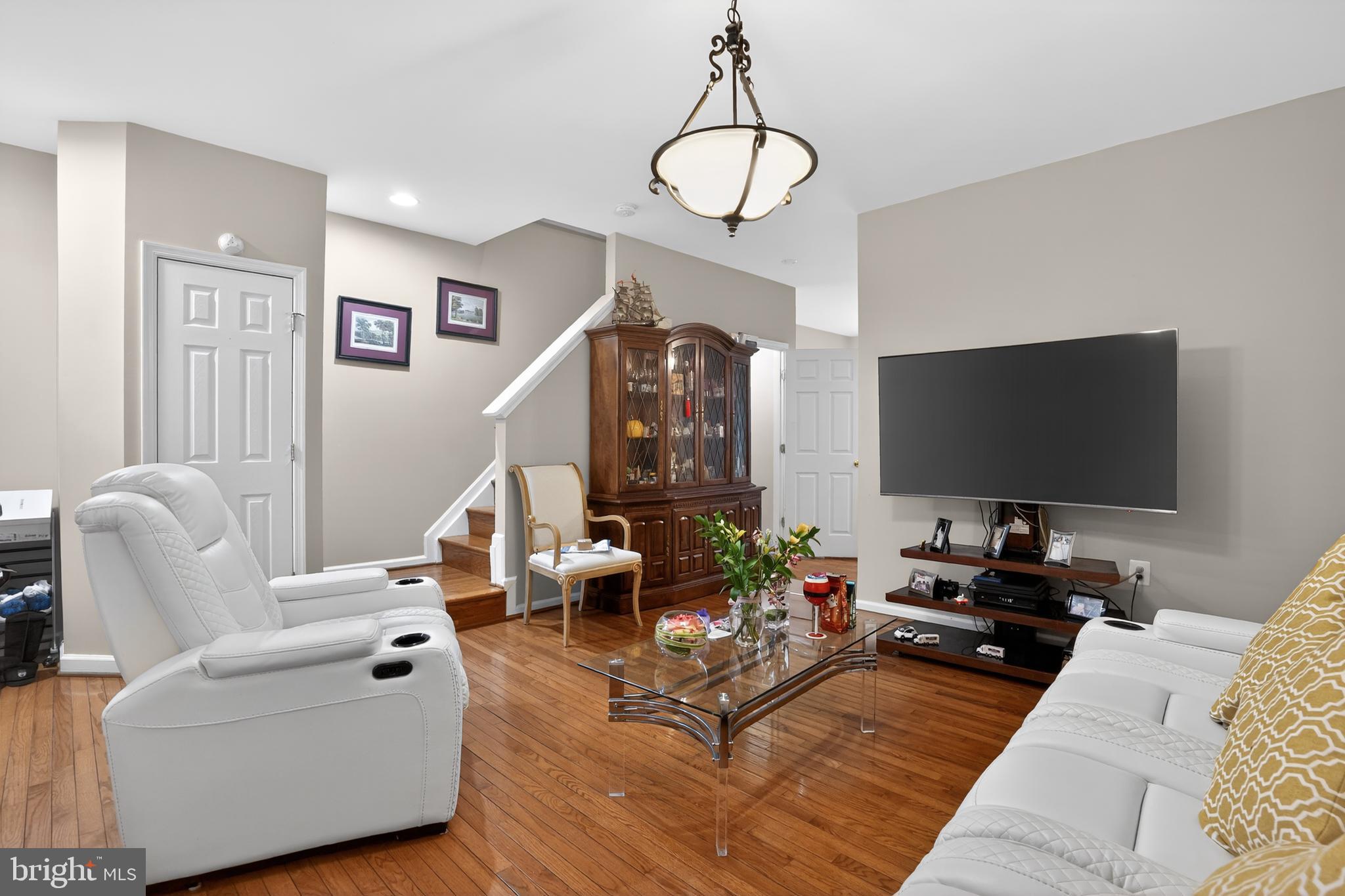 448 PEARLBUSH SQUARE NE