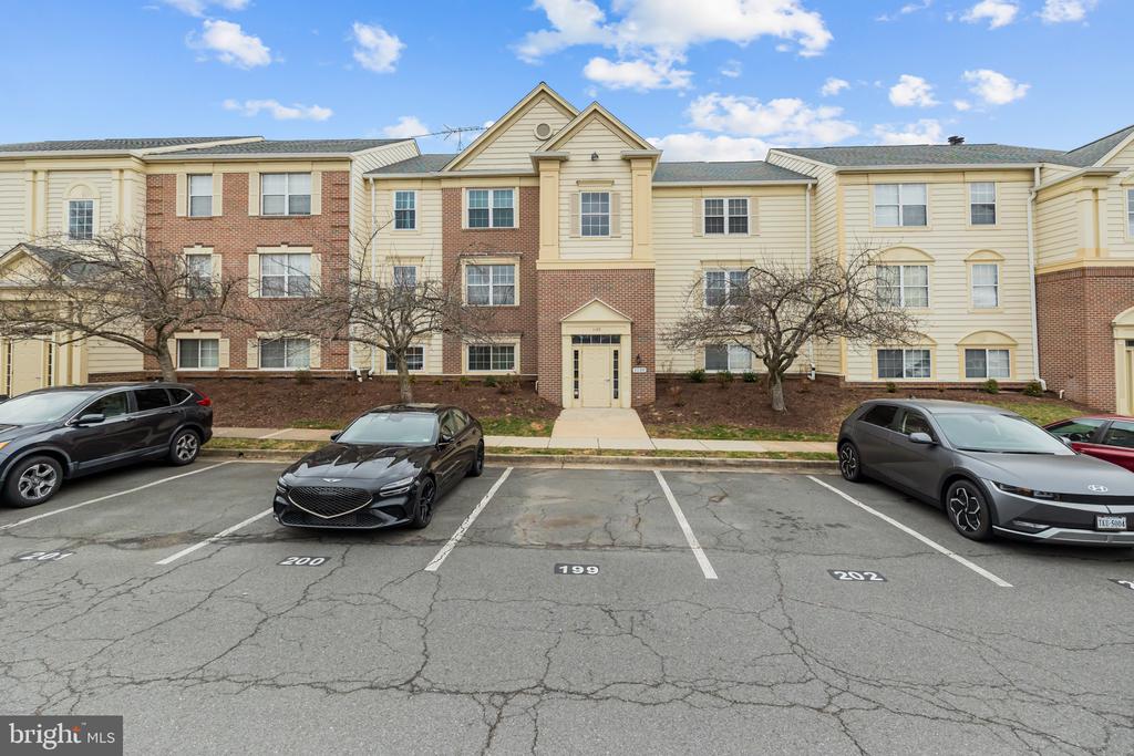 1130 HUNTMASTER TERRACE NE 201