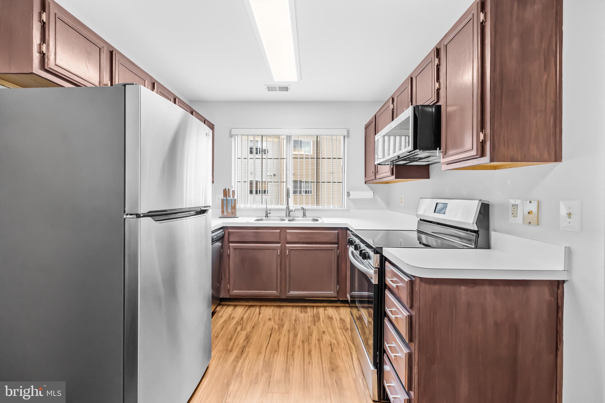 1130 HUNTMASTER TERRACE NE 201