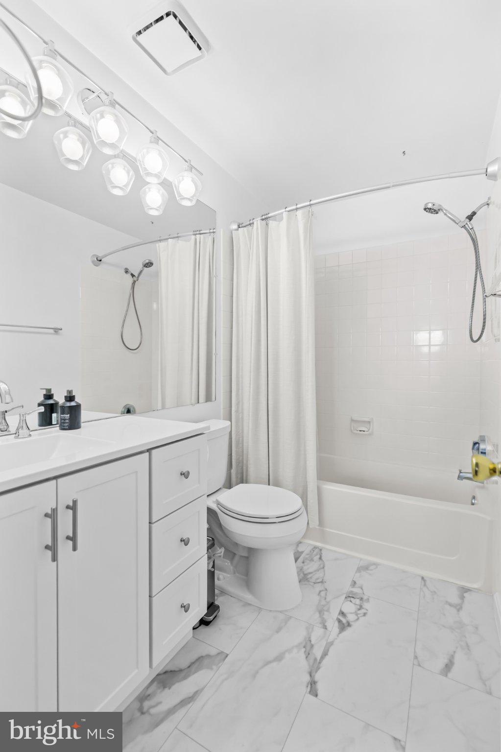 1130 HUNTMASTER TERRACE NE 201