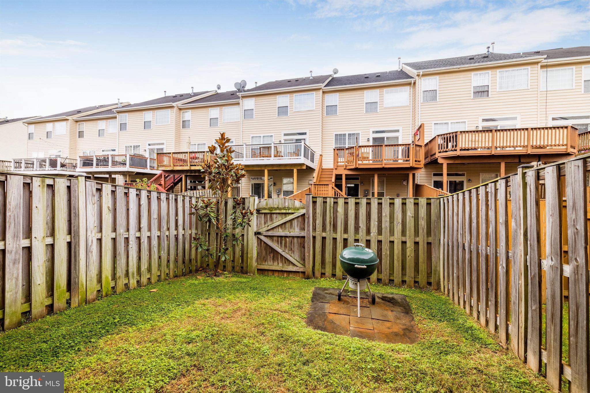 575 EDMONTON TERRACE NE