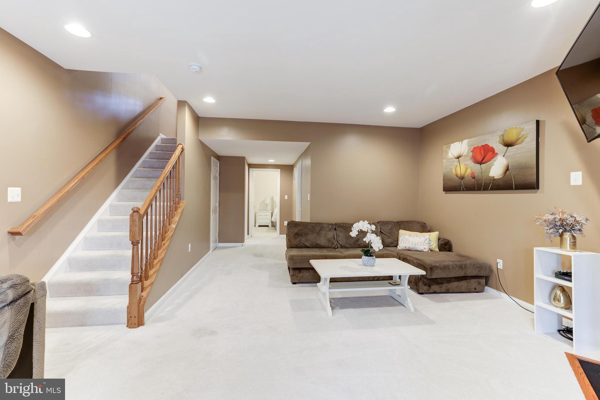 575 EDMONTON TERRACE NE