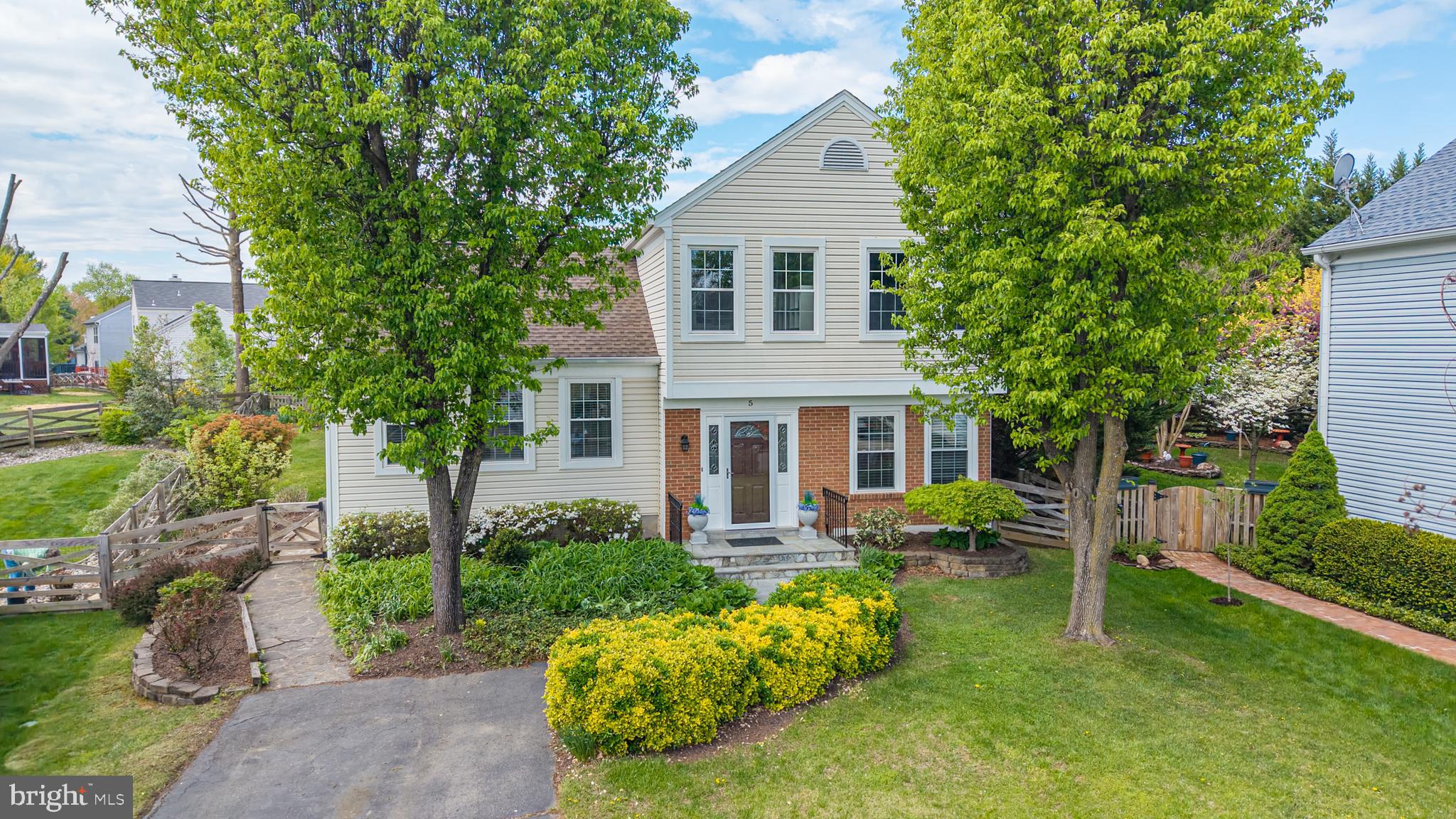 5 DUDLEY COURT