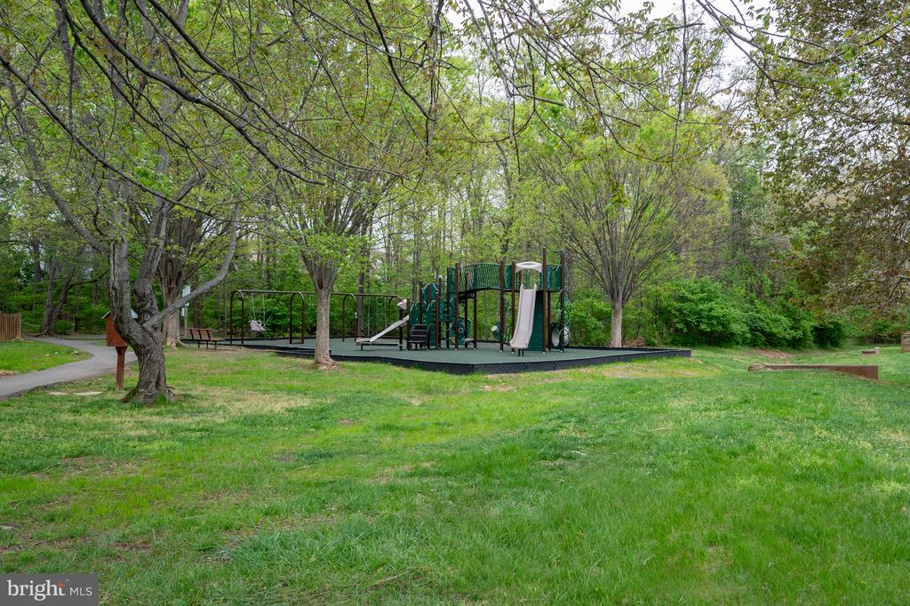 5 DUDLEY COURT