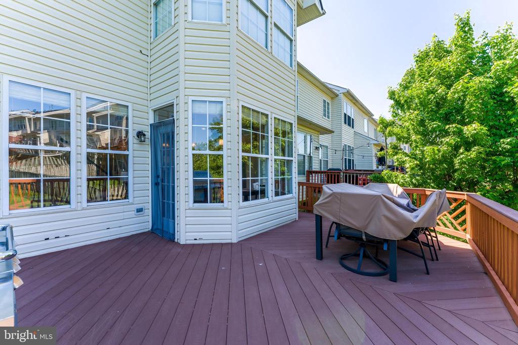 843 REVELSTORE TERRACE NE