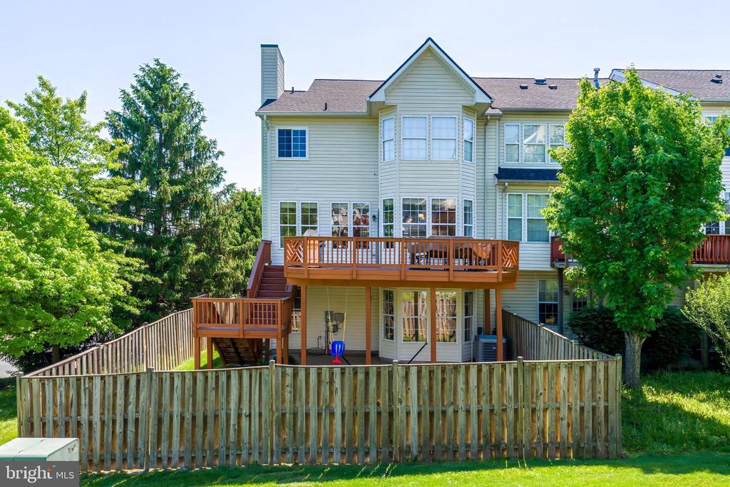 843 REVELSTORE TERRACE NE