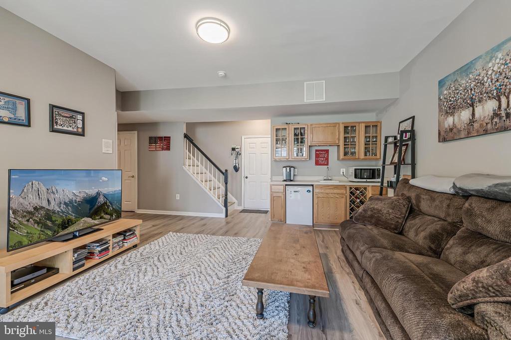 843 REVELSTORE TERRACE NE