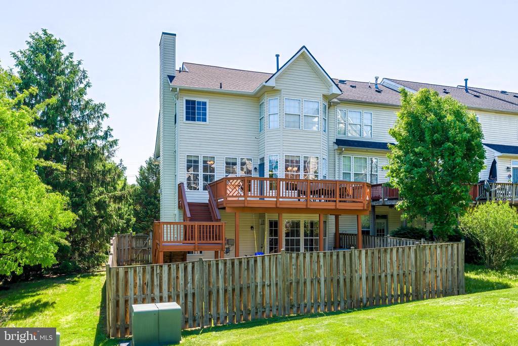 843 REVELSTORE TERRACE NE