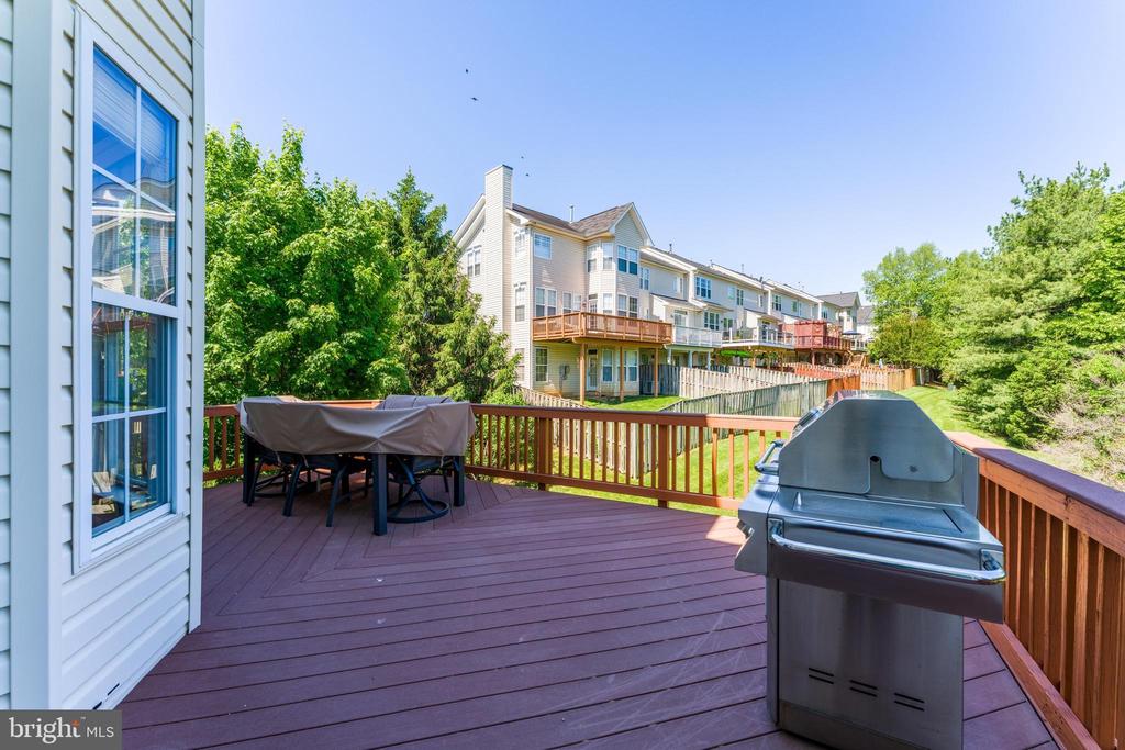 843 REVELSTORE TERRACE NE