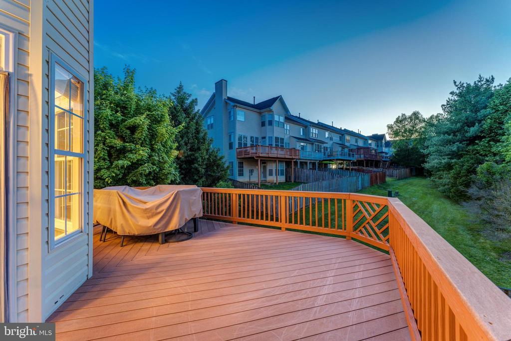 843 REVELSTORE TERRACE NE