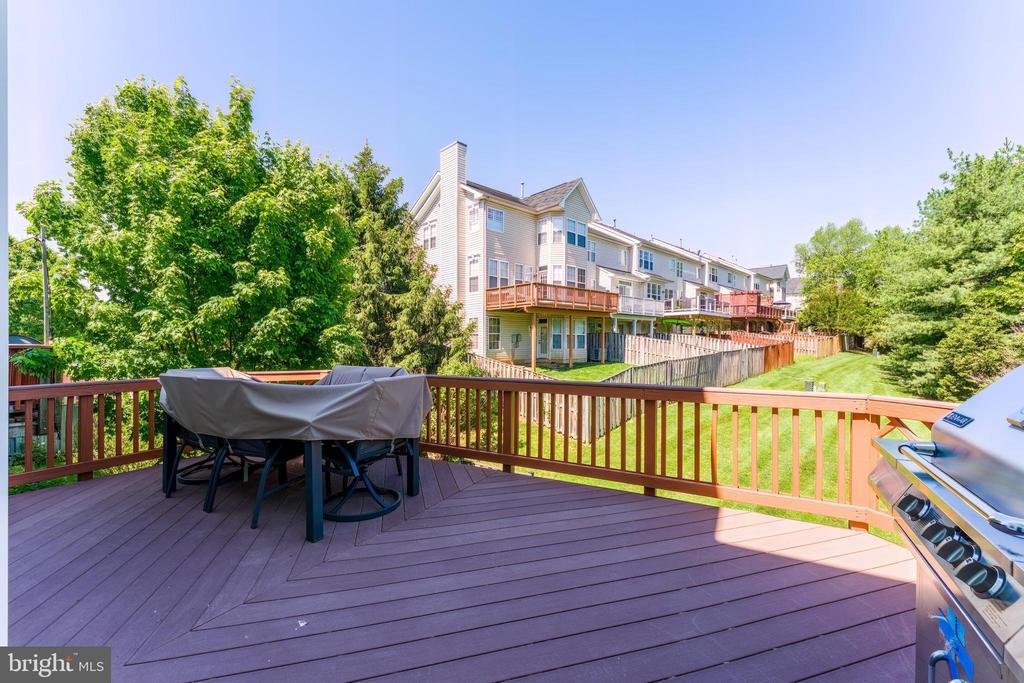 843 REVELSTORE TERRACE NE