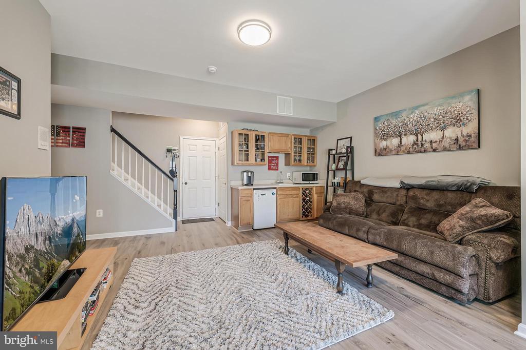 843 REVELSTORE TERRACE NE