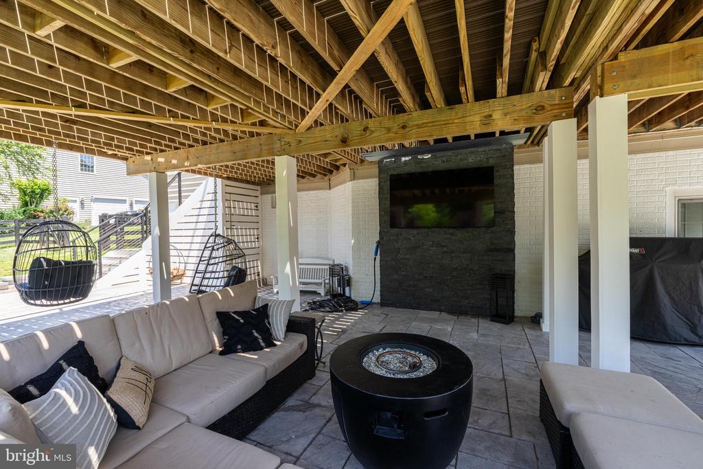 24168 SPRING MEADOW CIRCLE
