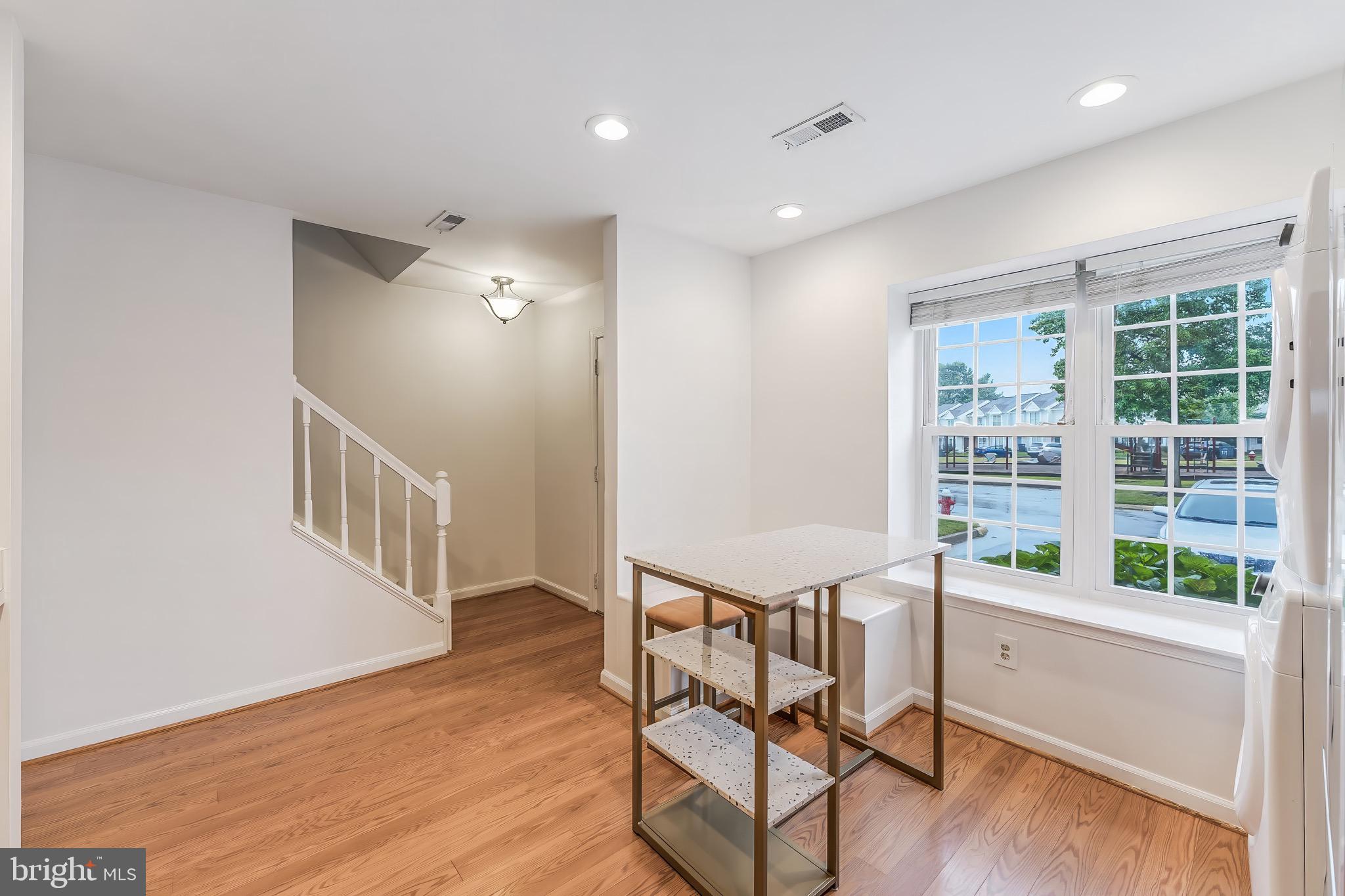 98 SAINT CHARLES SQUARE