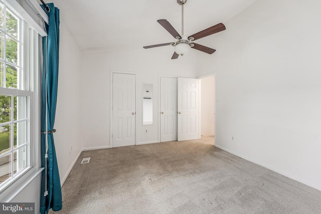 98 SAINT CHARLES SQUARE