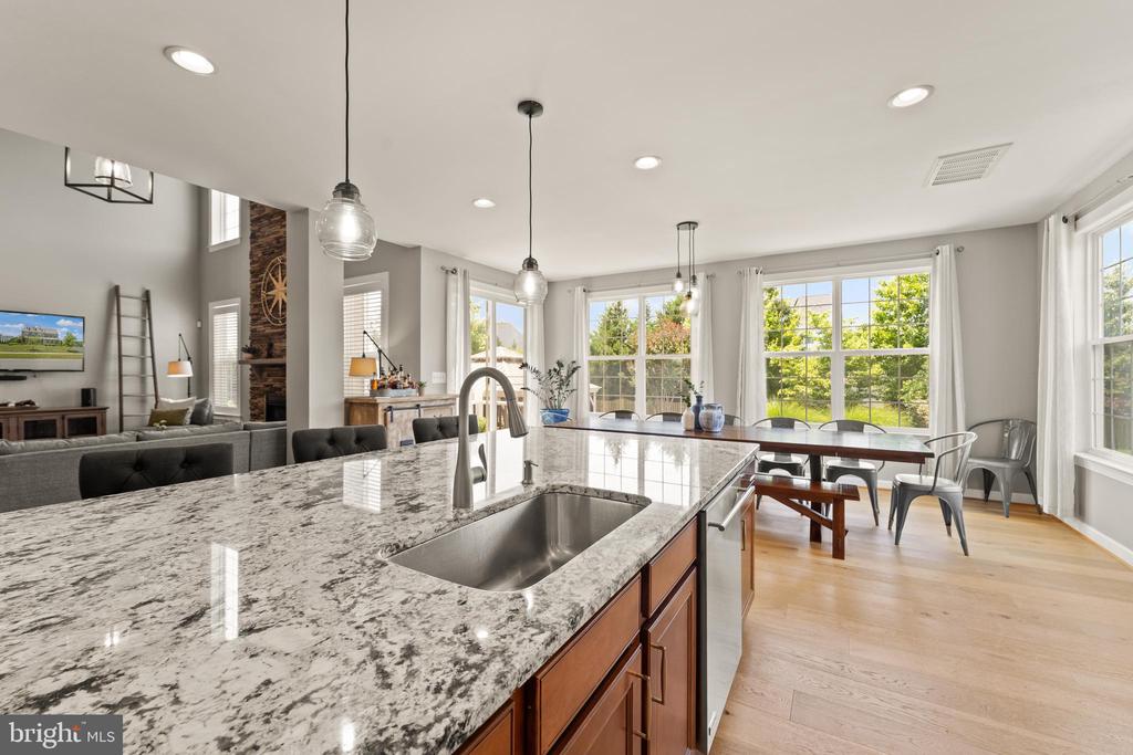 46 STONE OAK PLACE