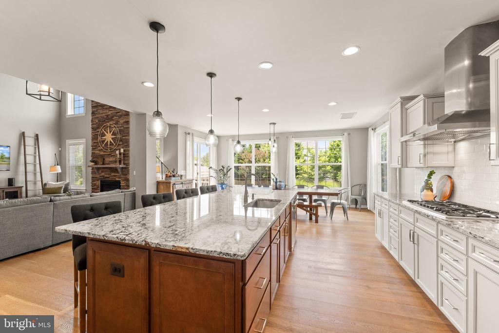 46 STONE OAK PLACE