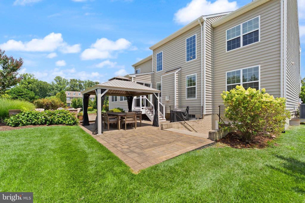 46 STONE OAK PLACE