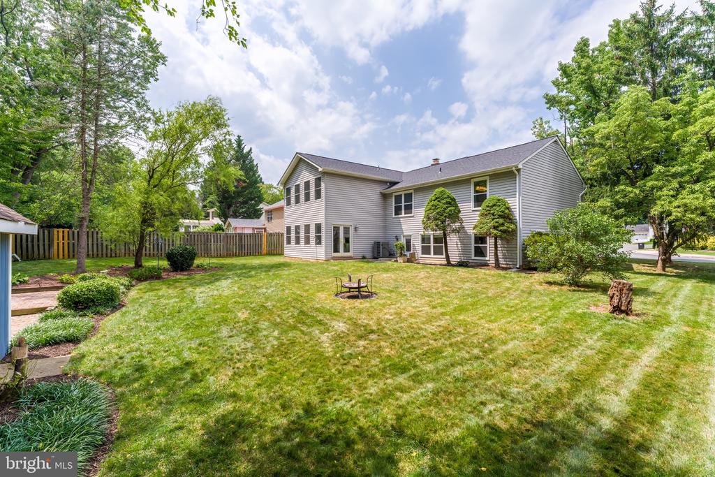 821 CATTAIL LANE NE