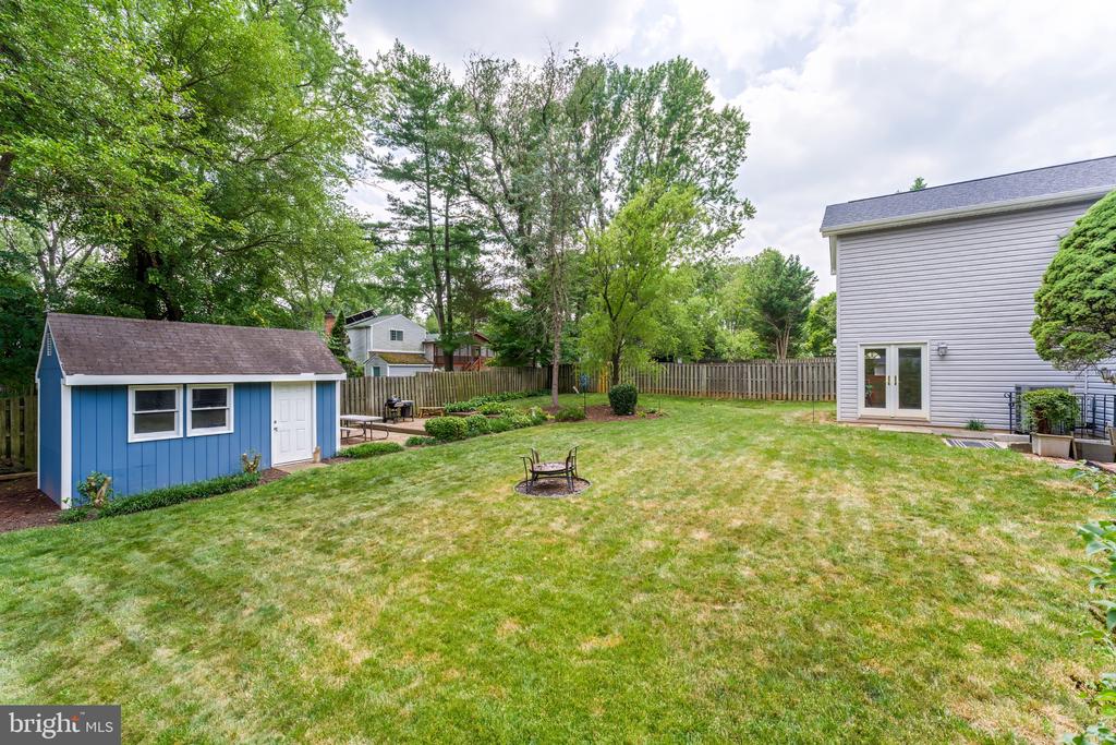 821 CATTAIL LANE NE