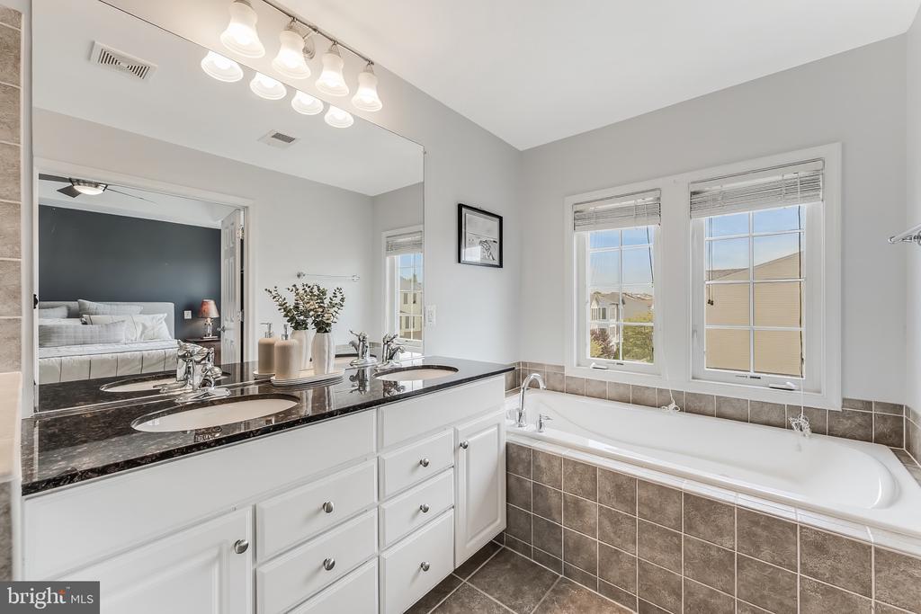 314 VIRGINIA WILDFLOWER TERRACE SE