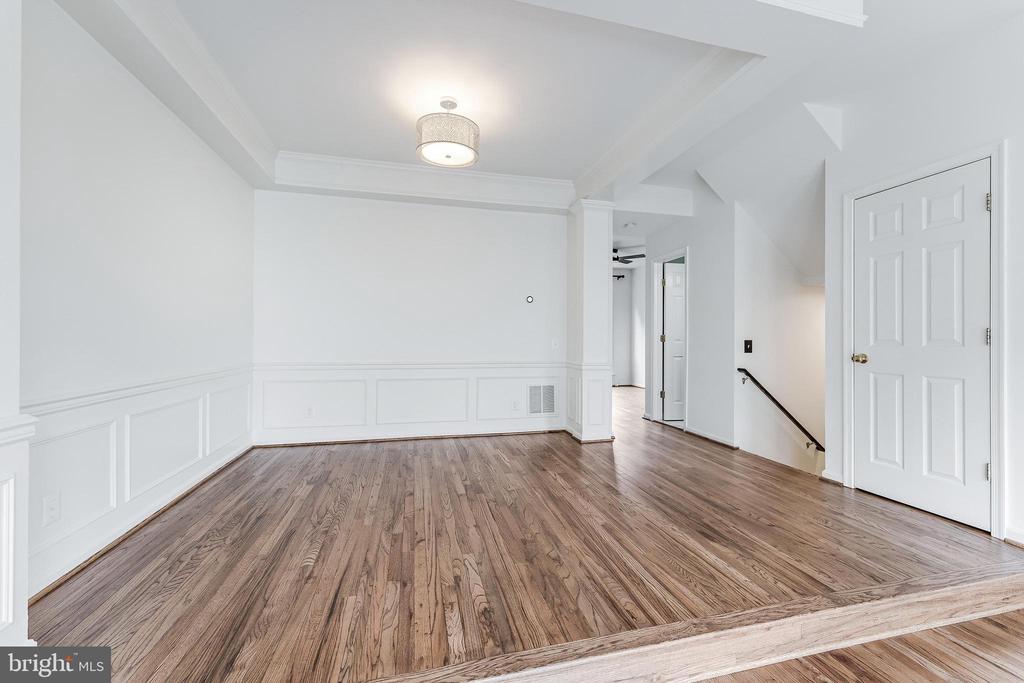 47720 SANDBANK SQUARE