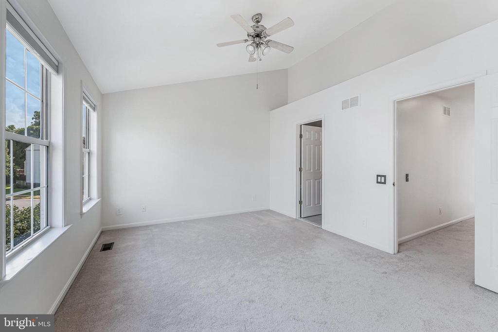 47720 SANDBANK SQUARE